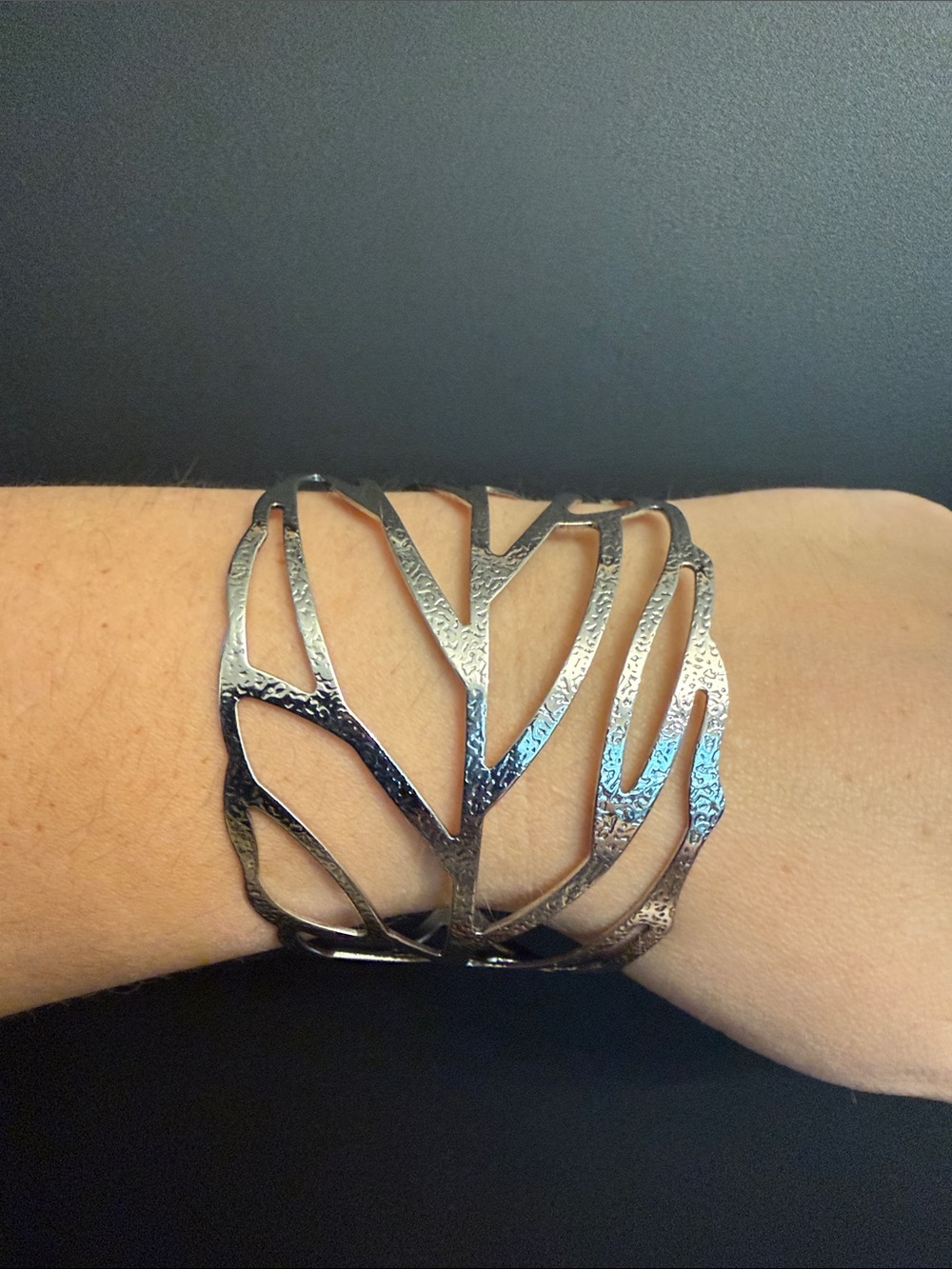 Openwork Leaf Cuff Bracelet in Metallic Silver Tone